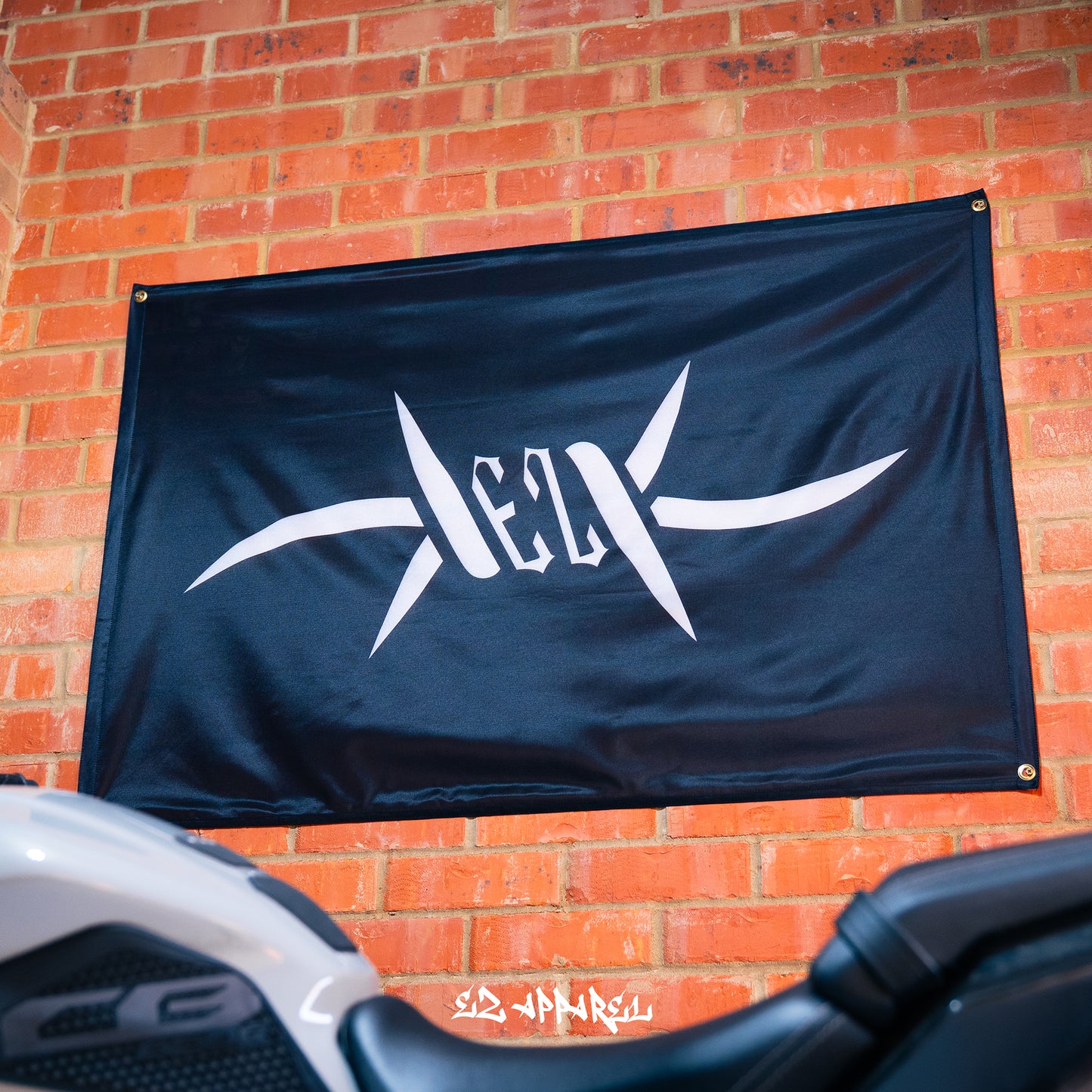 EZ - Wall Flag - Black/White