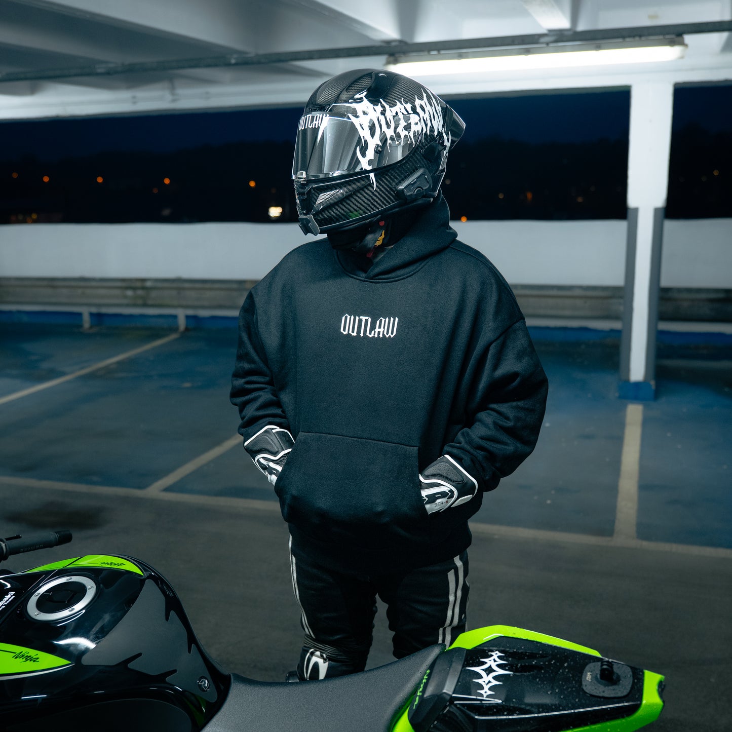 CHAINED - Hoodie - Heavyweight - Black