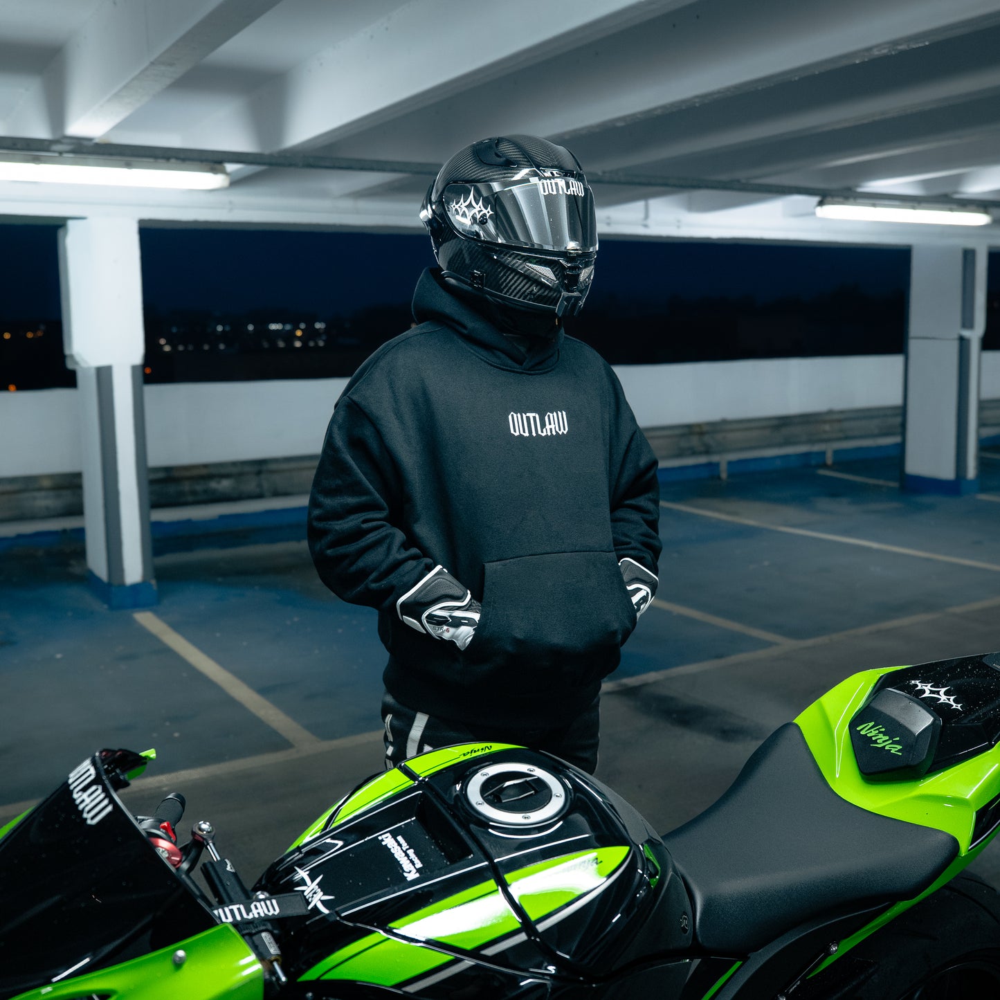 CHAINED - Hoodie - Heavyweight - Black