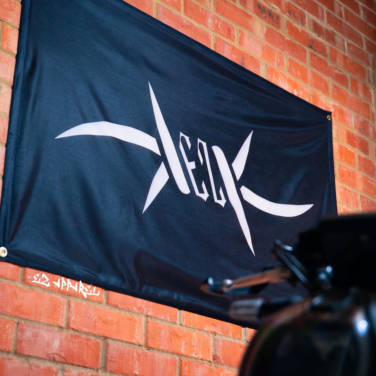 EZ - Wall Flag - Black/White